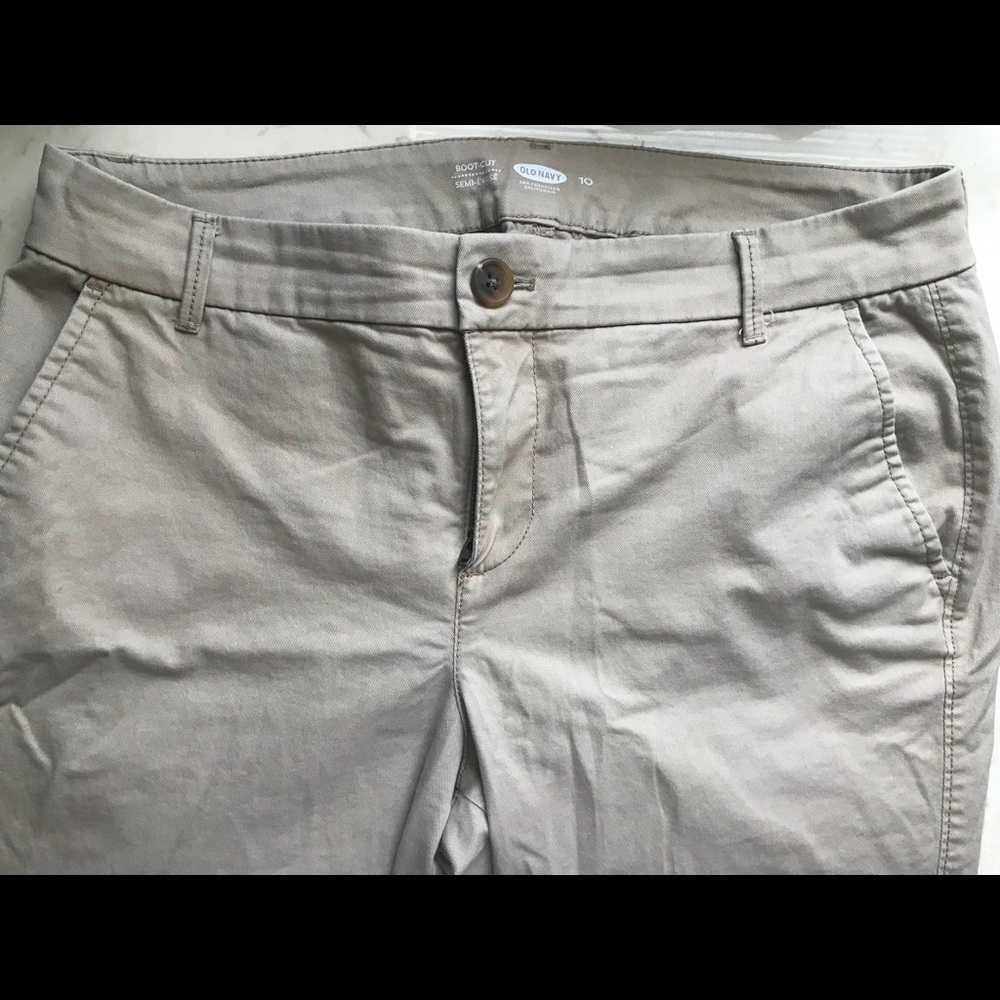 Old Navy Women Khaki pants. Size 10.